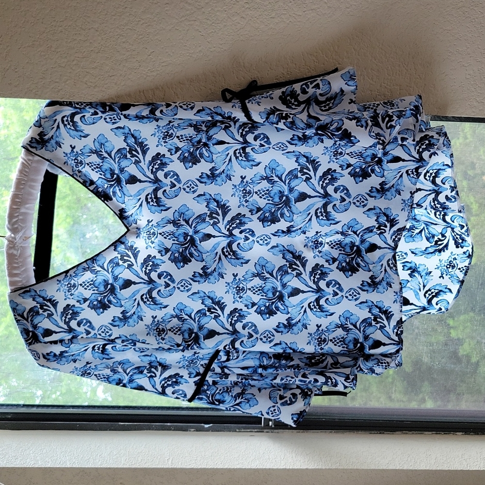 WHBM multi blue floral flowing Hi-Lo tunic with mid- length bell sleeves